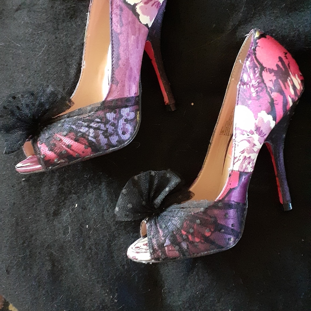 Betsy Johnson size 6